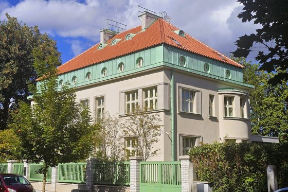 Muchova vila. V Tišince 4 (3)a