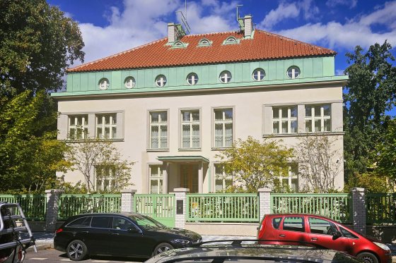 Muchova vila. V Tišince 4 (4)a